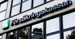 Försäkringskassans skylt på byggand.