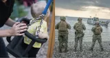 Förädraledig gungar sitt barn. Soldater blickar ut över ett hav och ett militärt fartyg.