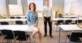 Man och kvinna i undervisningsrum
