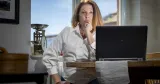Anna Karin Wallberg fick rådet att göra en snygg cv i ett grafikprogram - trots att cv:n då kan fastna i arbetsgivarnas nya AI-filter.