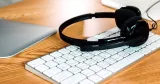 Hörlurar och tangentbord