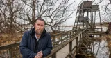 Klas Detrumf vid fågeltornet i Årike Fyris han bodde i när han var hemlös